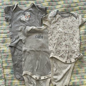 Baby onesies size 3-6 months